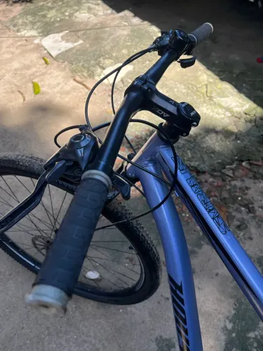 Vendo essa bike bem novinha, poucas marcas de uso, estou vendendo pq não estou usando ela
