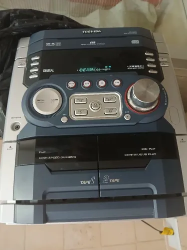 RÁDIO TOSHIBA com leitor CD e gravador de cassetes com 4 colunas de som 
