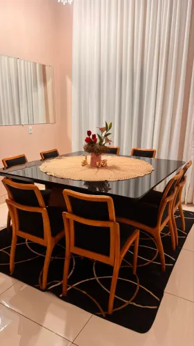 Mesa de jantar quadrada