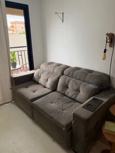 Sofá retrátil cinza