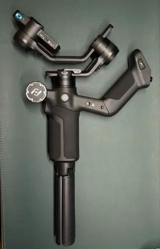 Gimbal Estabilizador FeiyuTech Scorp Mini 3-Pro - Rastreamento IA e 2kg de Carga