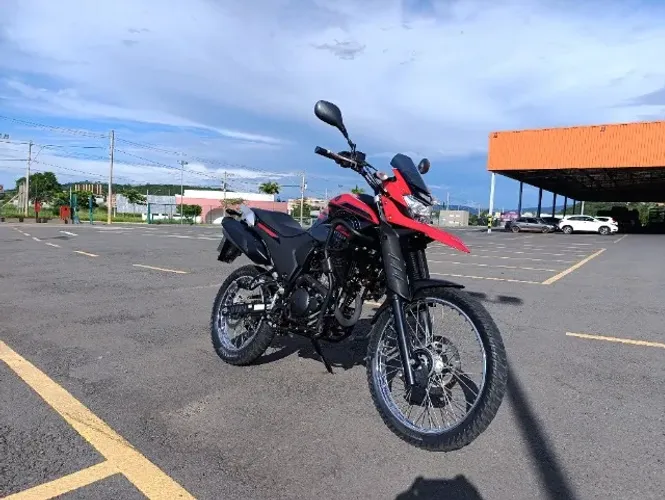 Moto à venda em ótimo estado pronta para rodar 