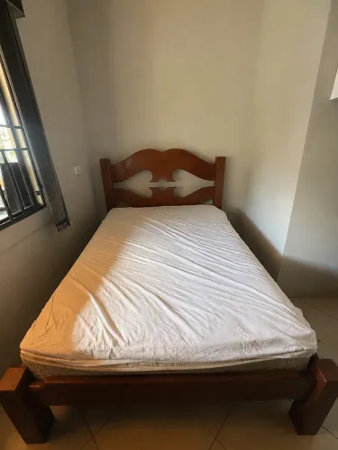 Cama de madeira