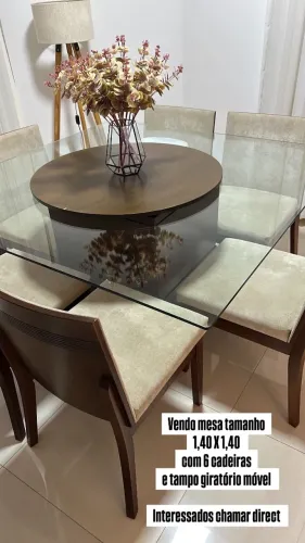 Mesa de jantar quadrada com 6 cadeiras medindo 1,40 X 1,40, tampo giratório removível