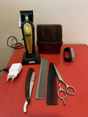 Máquina de corta cabelo wMark com kit completo