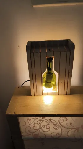 Luminária de garrafa de vinho