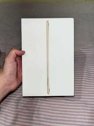 iPad mini 4 dourado 128GB