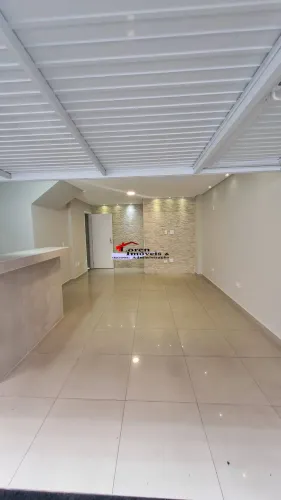 Linda Casa em Condomínio à Venda em Santos!