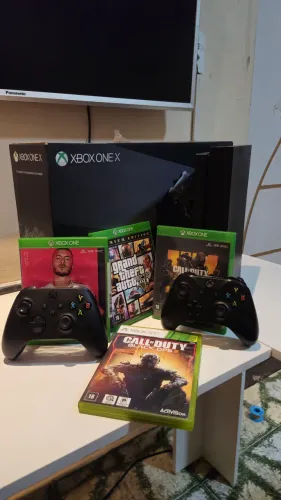 XBOX ONE X 'LEIA A DESCRIÇÃO"