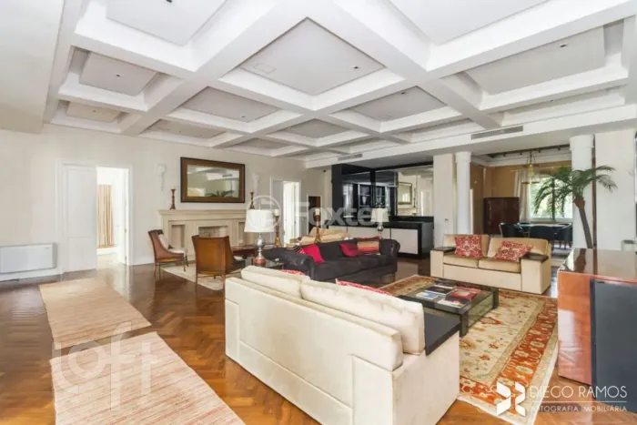 Casa à venda em Belém Novo com 1165 m², 5 quartos, 5 suítes, 4 vagas