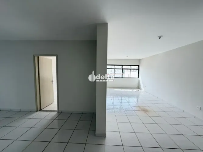 Apartamento com 3 quartos sendo 1 suíte disponível para locação no bairro Lidice em Uberlâ