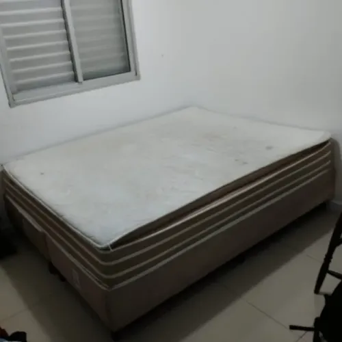 Vendo cama Queen Size completa com base (estrutura)