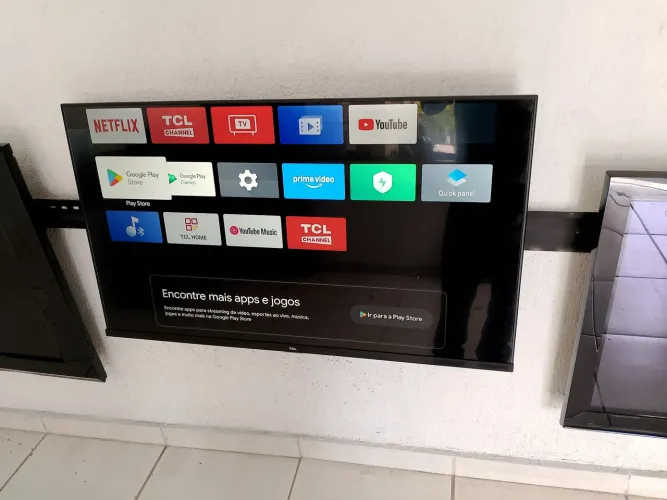 TV 43 polegadas smart TCL funcionando perfeitamente