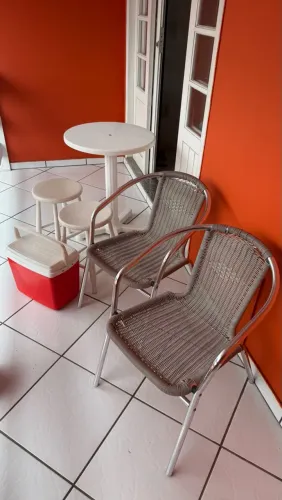 2 Cadeiras + Mesa + 2 Banquinhos + Cooler