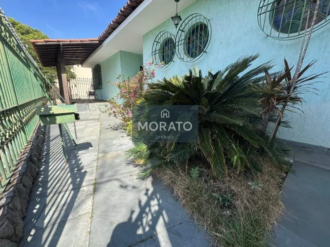 Casa com 4 quartos sendo 2 suítes com 4 vagas de garagem no bairro São Luis.