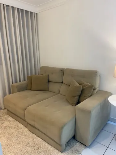 Sofá elegante 2 lugares com almofadas 
