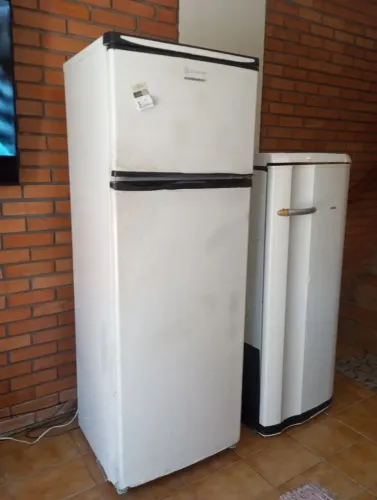 Vendo duas geladeiras funcionando perfeitamente 