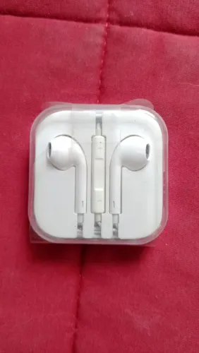 Fone de ouvido branco P2