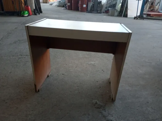 MESA PEQUENA EM MDF