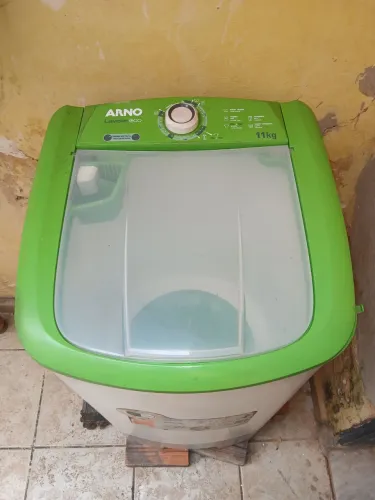 Tanquinho Arno Voltagem 10A a 220V usando funcionando.