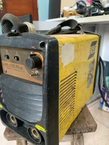 Máquina de solda Esab 200A