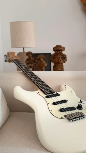 GUITARRA SQUIER HOT RAILS DELUXE NOVA