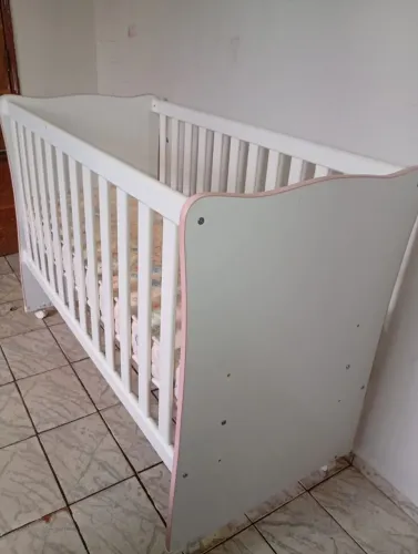 Berço menina com colchão impermeável