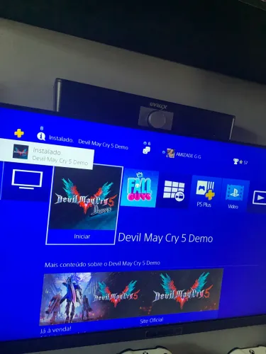 Ps4 slim 1TB 2 controles 2 jogos