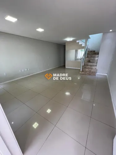 Casa duplex de alto padrão no Edson Queiroz | 4 suítes, área gourmet e segurança 24h!