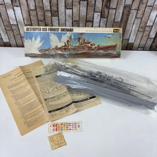 Plastimodelismo: Revell Destroyer USS Forrest Sherman H-459, 1969.