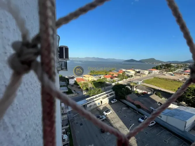 Imóvel para venda tem 55 metros quadrados com 2 quartos em Praia de Fora - Palhoça - SC