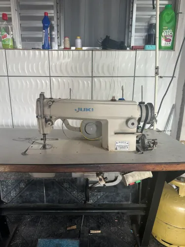 Máquina de costura usada