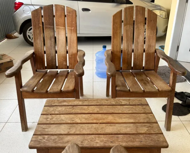 Conjunto de cadeiras madeira de lei