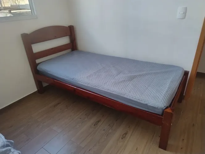 Cama de madeira maciça do solteiro