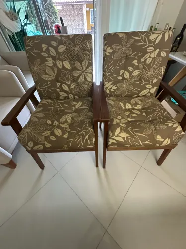 POLTRONAS À VENDA - SÓ VENDO O PAR