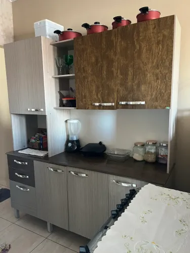 Vendo armário de cozinha semi novo pra vender logo