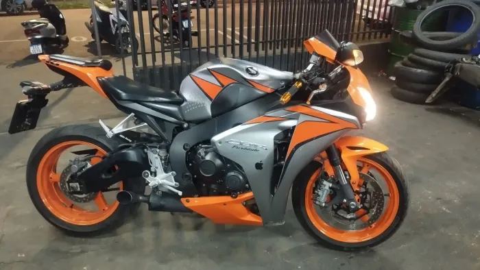 Honda CBR 1000 !!! Aceito proposta