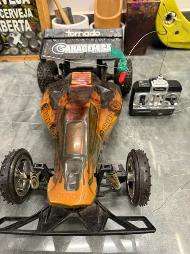 Carro tornado garagem sa