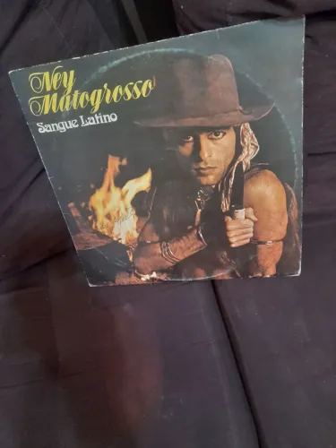 Lp disco de vinil autografado Ney Matogrosso Sangue Latino.