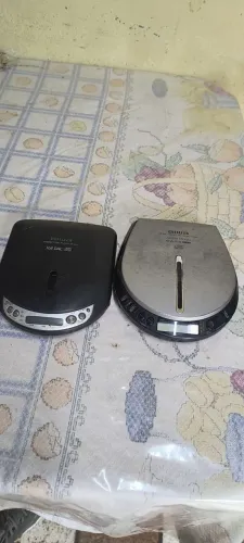 Dois discman Aiwa sucata não funciona