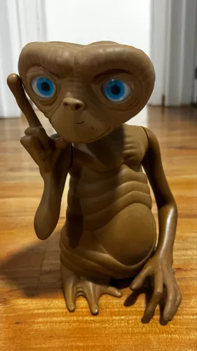 boneco E.T. O Extraterrestre 30cm Grow originalmente na década de 80, item nostálgico.   