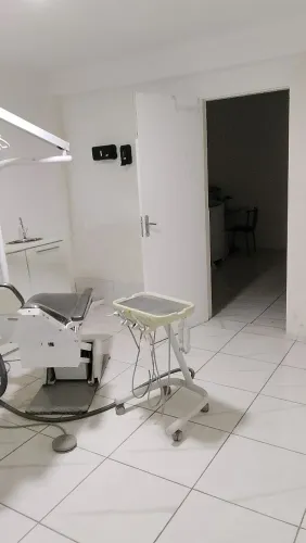 Vendendo/3200,00. 1 cadeira odontológica, 1 RX, dois móveis odontológicos. *.
