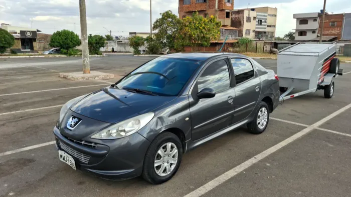 Peugeot 207 Sedan Passion XR 1.4 Flex 8V 4P 2012