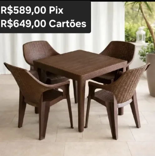 MESA RATAN COM QUATRO CADEIRAS 