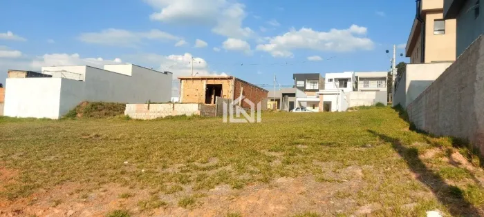 Terreno à venda no condominio Lago dos Pássaros.