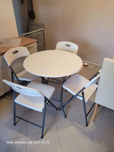 Mesa dobravel com 4 cadeiras dobraveis lifetime branca perfeito estado