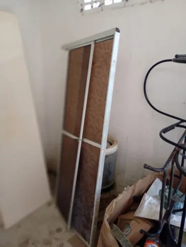 Estou vendendo 2 box de banheiro alumínio com agrilico