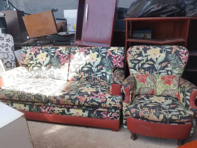 Conjunto de sofá antigo de courino 