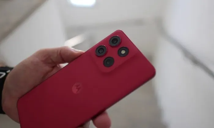 Moto g86 pouco 1mes de uso , tudo original de fábrica.