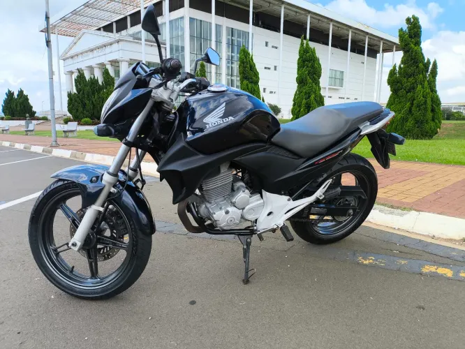 CB 300 BEM CONSERVADA 
